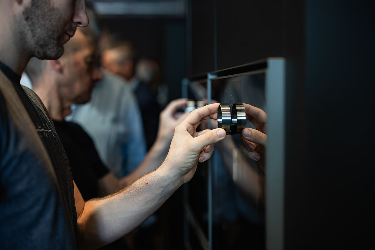 In einer exklusiven Ausstellung konnten die Gäste die Geräteneuheiten entdecken und ausprobieren – die Begeisterung für das neue Design war groß