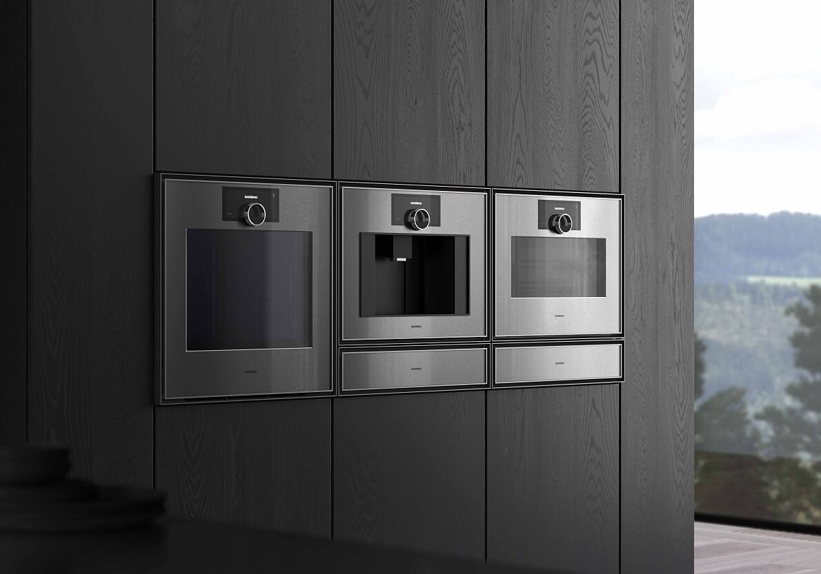 Die Gaggenau Serie Expressive mit Backöfen, Dampfbacköfen und weiteren Geräten besticht durch markante, skulpturale Formen.