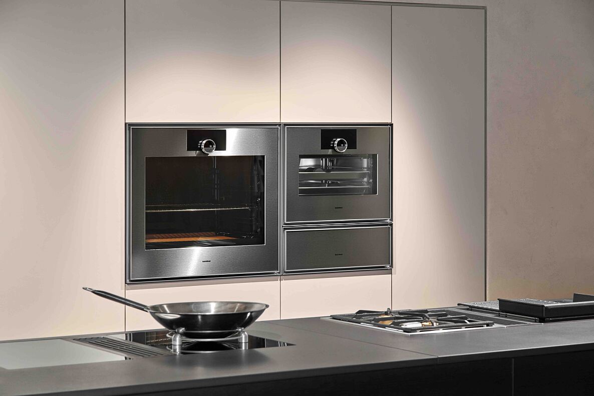 Mit der neuen Gaggenau Serie Expressive ist erstmals eine Kombination aus 76cm und 60cm breiten Geräten möglich.